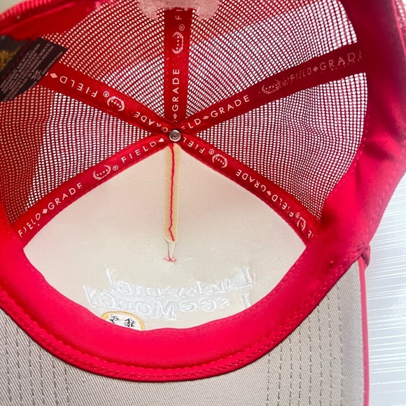 Red cap - Picture 3 of 3